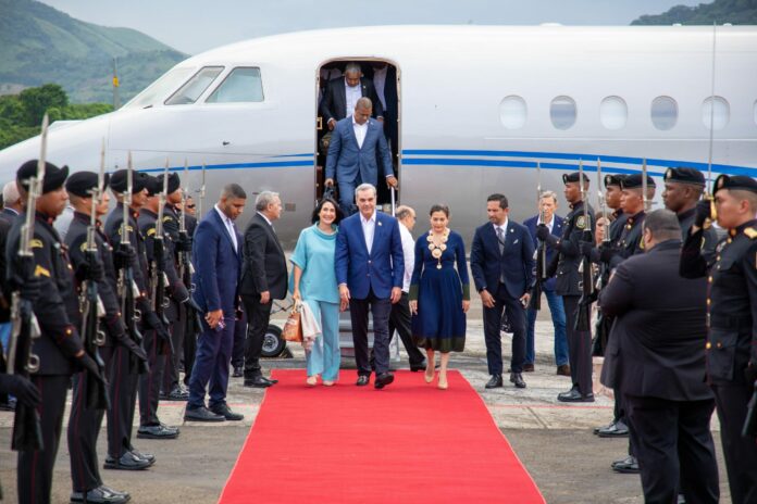 Presidente Luis Abinader ya está en Panamá