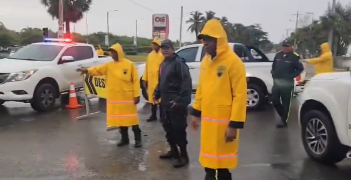 Video: por efectos de Beryl, autoridades cierran temporalmente la avenida España