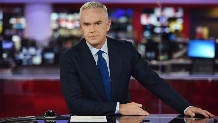 El expresentador estrella de la BBC Huw Edwards admite tomar imágenes indecentes de niños