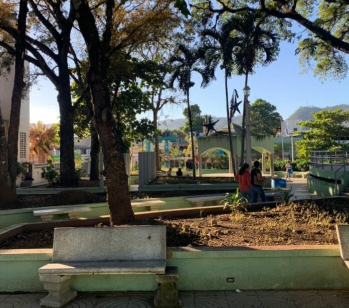 Prohíben alcohol, vapers, hookah y música alta en parque de Sabana Grande de Boyá