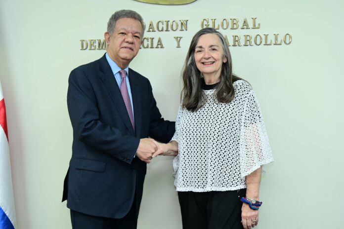 Leonel se reúne con miembros del Centro Carter, ONU y de la UE