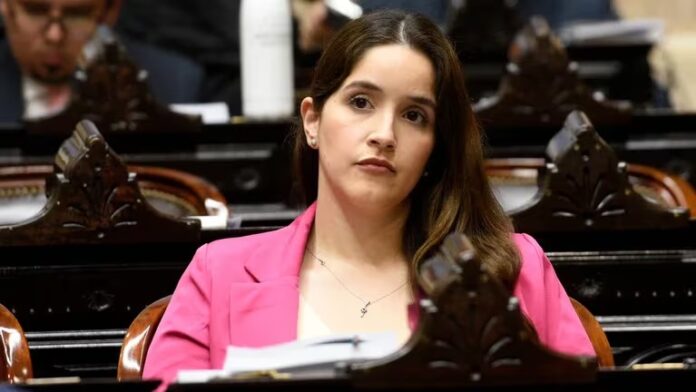 Diputada argentina llama “cagones” a sus compañeros de bloque tras caerse la sesión