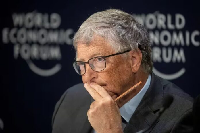 Bill Gates predice el futuro de la educación: ¿Qué es mejor, estudiar virtual o presencial?