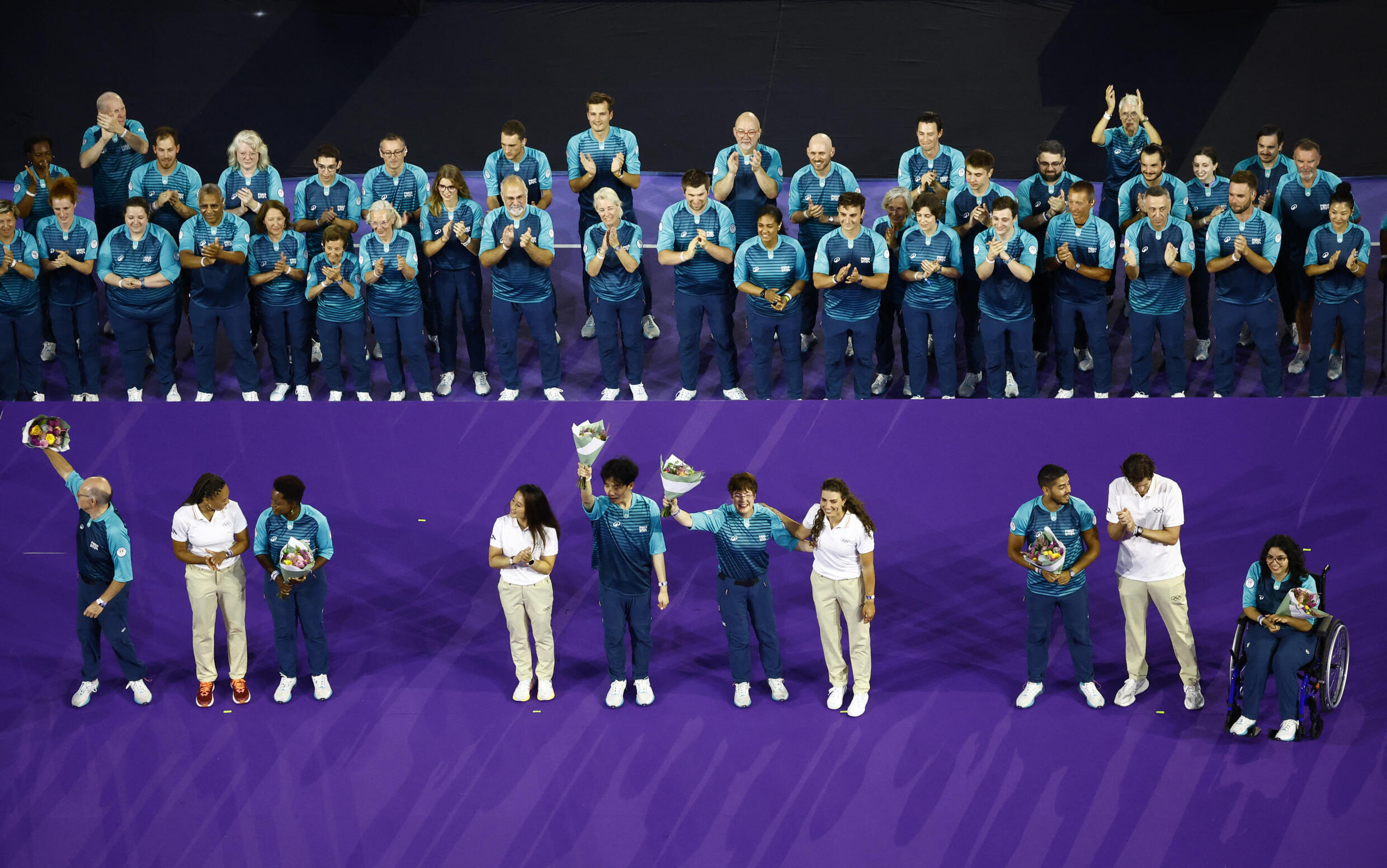 Homenaje a los voluntarios de los Juegos y a los nuevos miembros de la Comisión de Atletas del COI. REUTERS/Sarah Meyssonnier