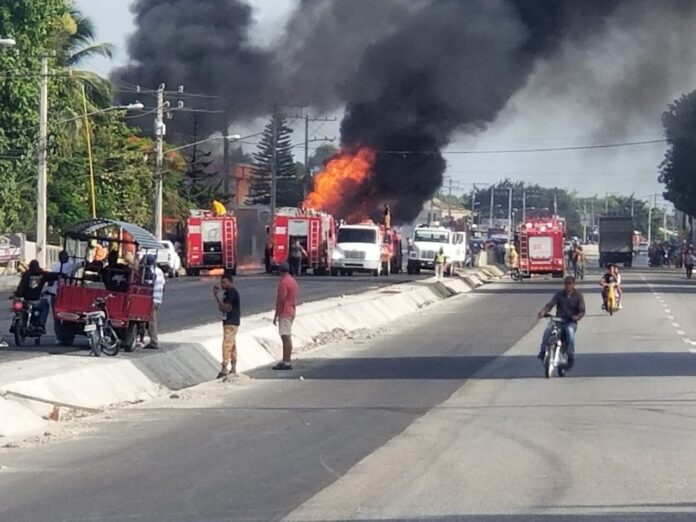 ¡De película! Así fue la explosión de camión de gas en la Autopista Duarte