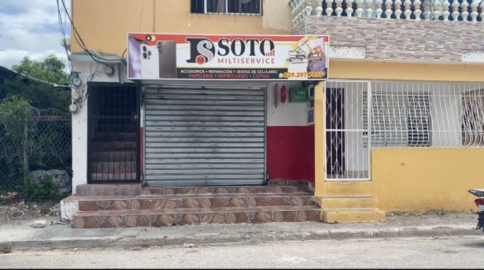 Desconocidos asaltan centro comercial en Azua; cargan con mas de medio millón de pesos en efectivo