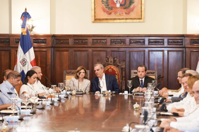 Abinader exige a funcionarios nuevos y confirmados a hacer gestión más transparente