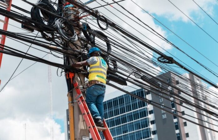 ADN ejecuta plan eliminar marañas alambres en vías