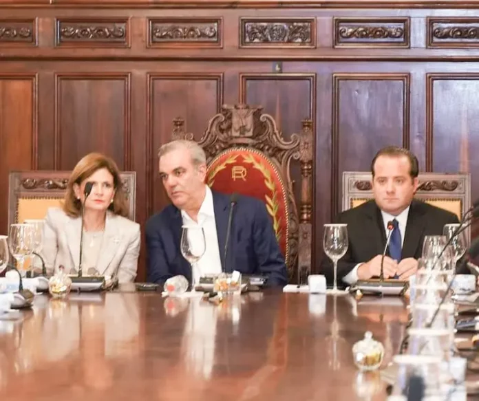 Abinader centra reunión del Consejo de Ministros en la ética