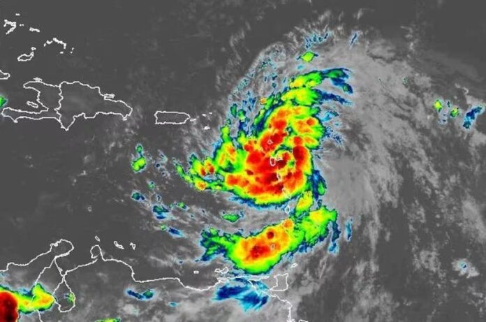 Actualización: Ernesto puede convertirse en huracán esta noche a su paso por el norte de Puerto Rico