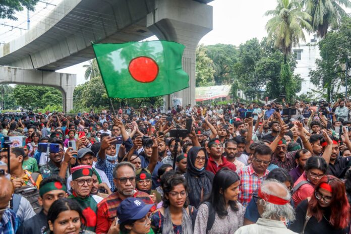 Al menos dos muertos en nuevos enfrentamientos entre los estudiantes y la policía en Bangladés