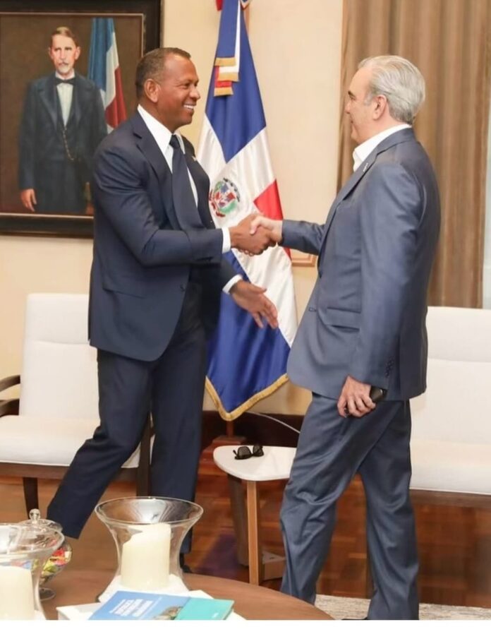 Alex Rodríguez elogia al Presidente Luis Abinader