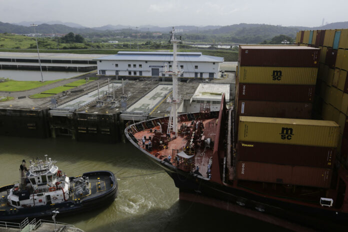 Canal de Panamá aumenta a 35 los tránsitos diarios y deja atrás la sequía