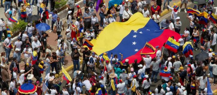 Cientos de miles de venezolanos se congregan en principales calles de Venezuela