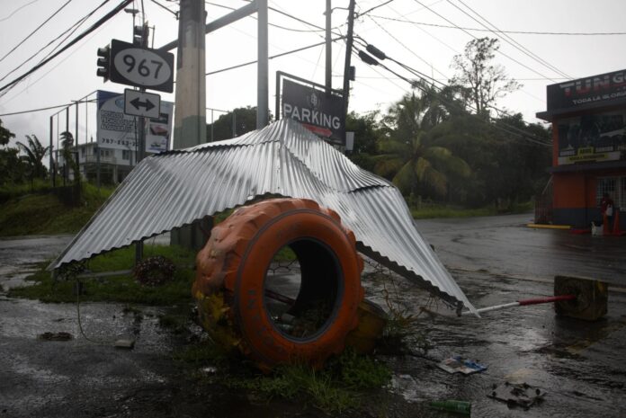 Cientos de refugiados y carreteras bloqueadas en Puerto Rico por huracán Ernesto