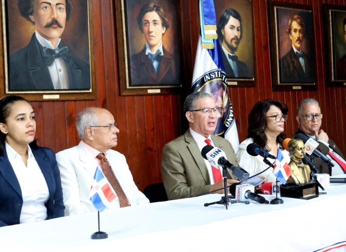 Duartianos critican renuencia Minerd de dar Moral y Cívica