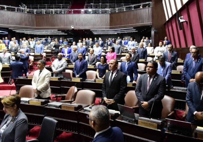 En encuesta, mayoría aprueba reducción del número de diputados