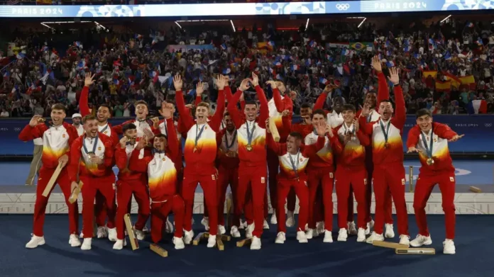 España gana a Francia un simbólico oro en fútbol