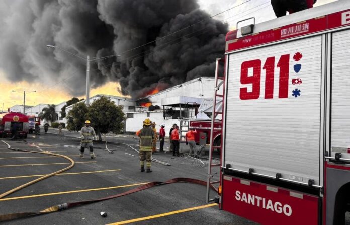 Fuego en zona franca Rafey inició en naves suministros