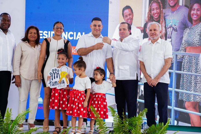 Gobierno entrega 320 apartamentos de Familia Feliz, en Boca Chica