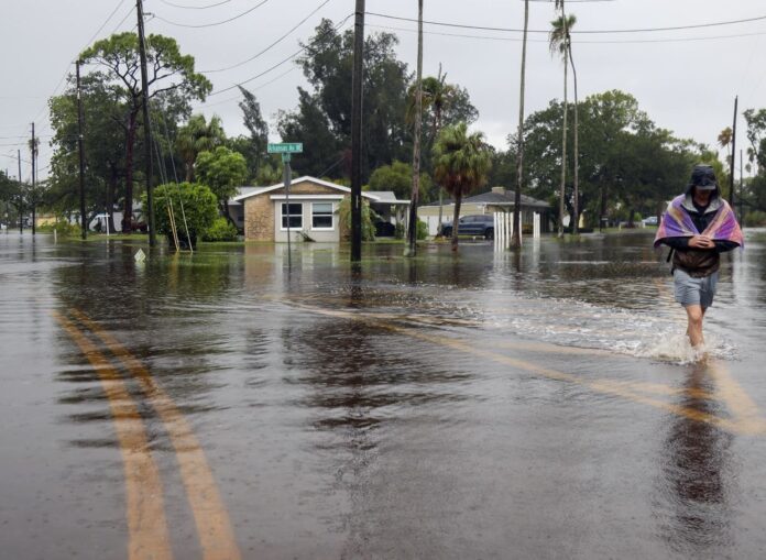 Huracán Debby mata 4 en su avance por Florida, EU