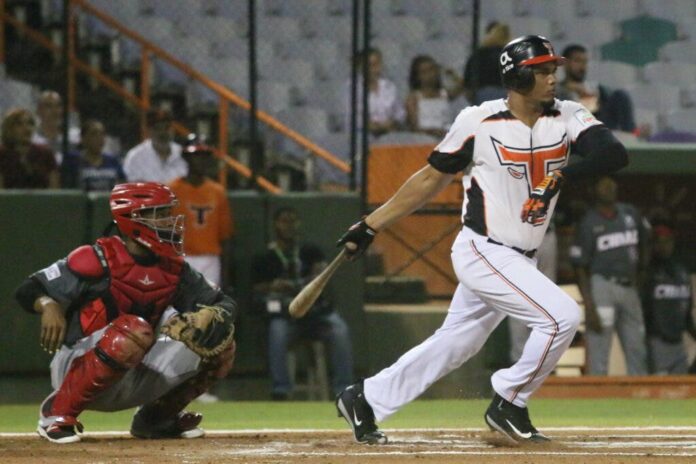 Jeimer Candelario renueva con Los Toros