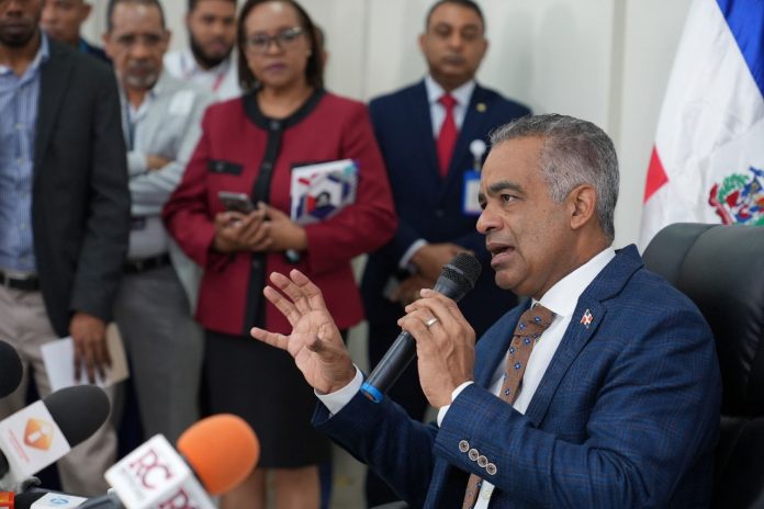 Joel Santos dice demanda de energía registra niveles récords desde julio; refleja aumento de 7.8%