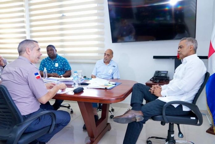 Joel Santos encabeza reunión comité Abadina
