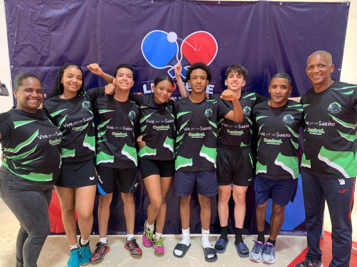 Las Panteras ganan torneo tenis de mesa