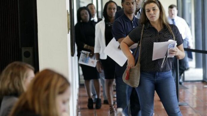 Las madres latinas que trabajan son las más afectadas por la brecha salarial en EE.UU.