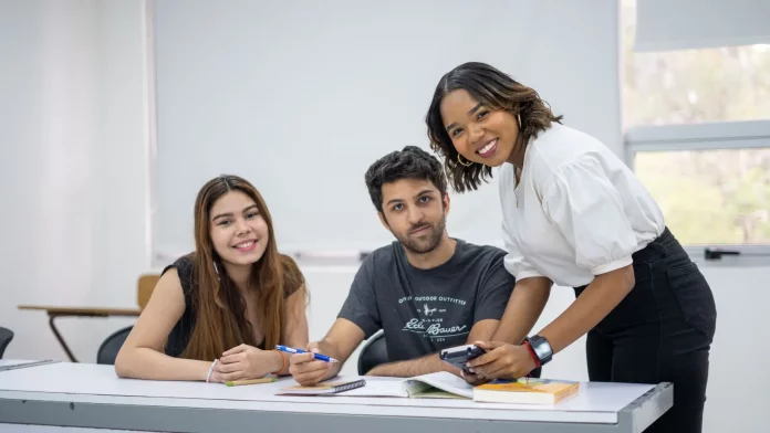 Los costos de la Educación: colegios vs. universidades RD