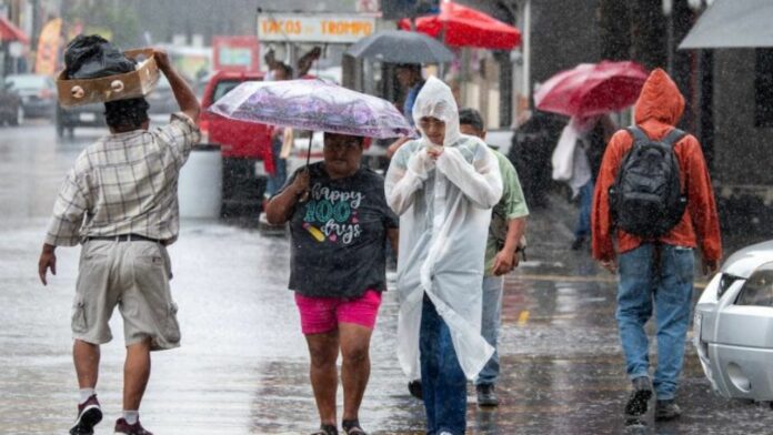 México activa alerta por temporal de lluvias y formación de un ciclón en el Pacífico