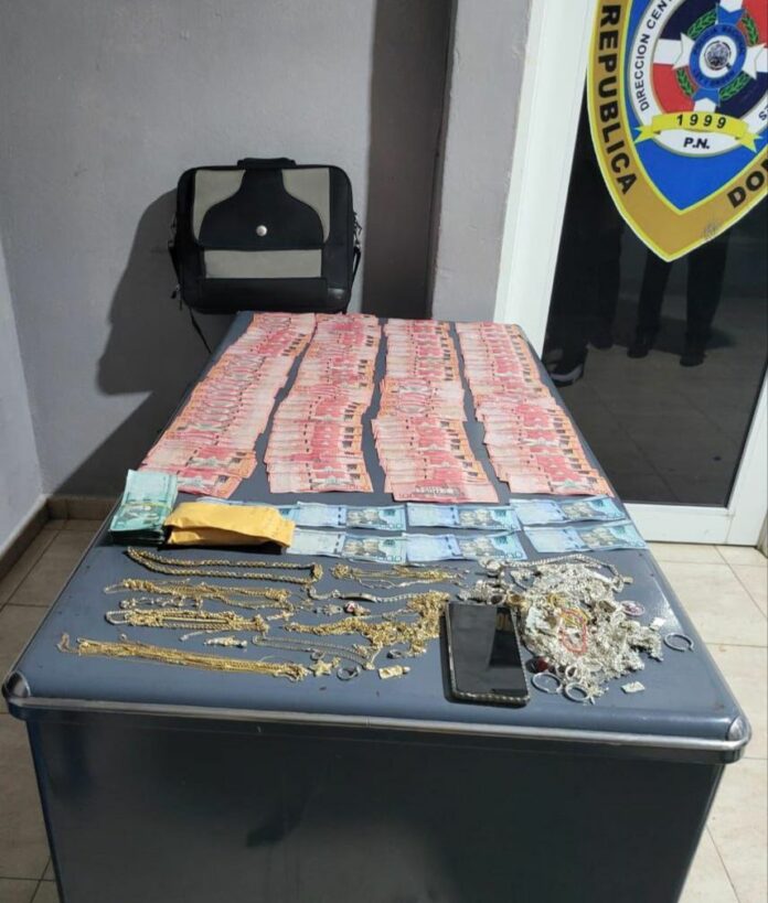 PN captura presunto implicado en asalto a joyería de Santiago