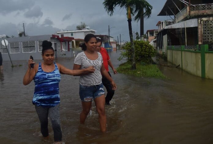 Puerto Rico vigila una onda tropical en desarrollo