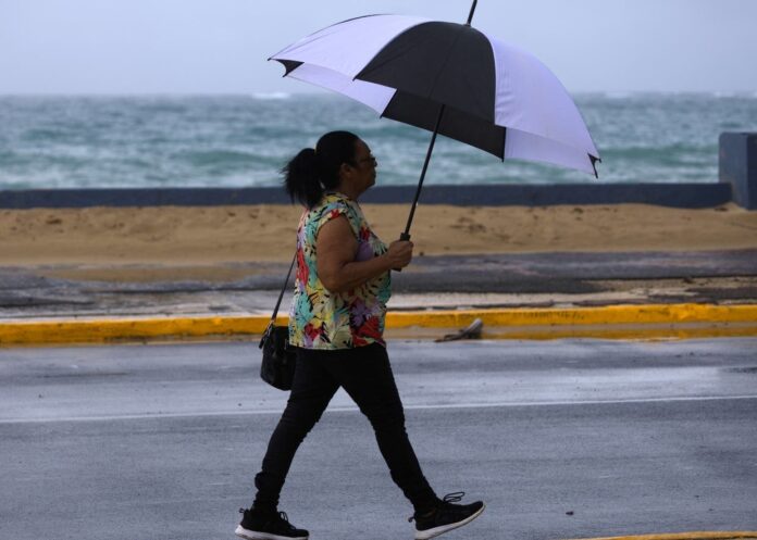 Tormenta Ernesto toma fuerza y va Puerto Rico