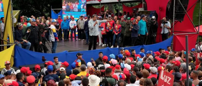 Una treintena de exlíderes iberoamericanos pide a la CPI “detención inmediata” de Maduro