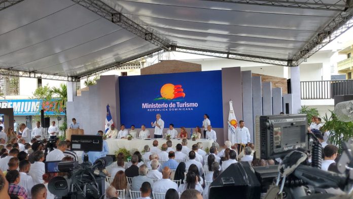 Reconstruyen calles circundantes de la Basílica de Higüey