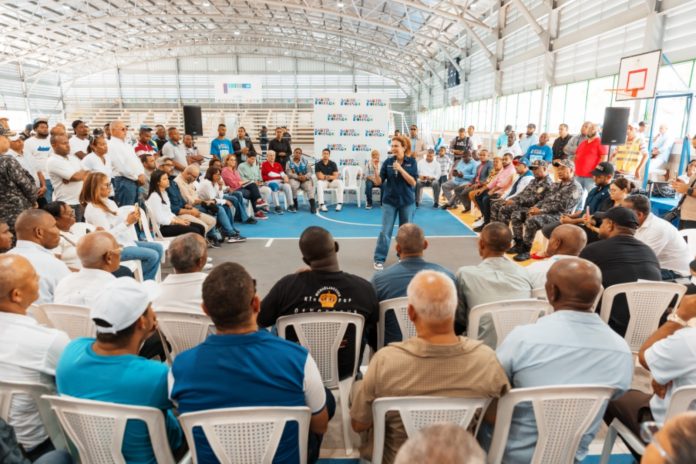Carolina Mejía escucha problemáticas que afectan al sector La Ciénaga