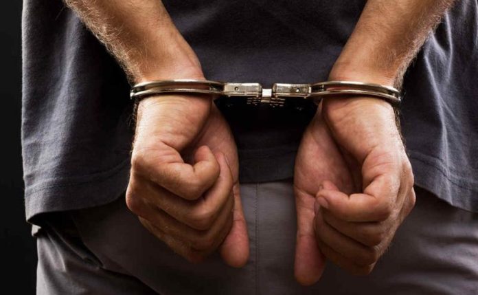 Detienen alguacil de EE.UU. tras quitarle la vida un juez en la sede de un juzgado