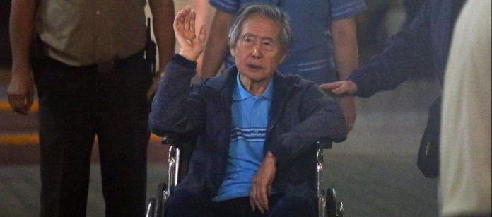 El expresidente peruano Alberto Fujimori “está luchando” por su vida, según su médico
