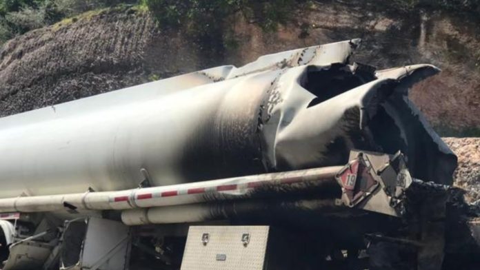 El padre de una víctima de la explosión del camión cisterna en Haití: «El fuego lo abrasó»