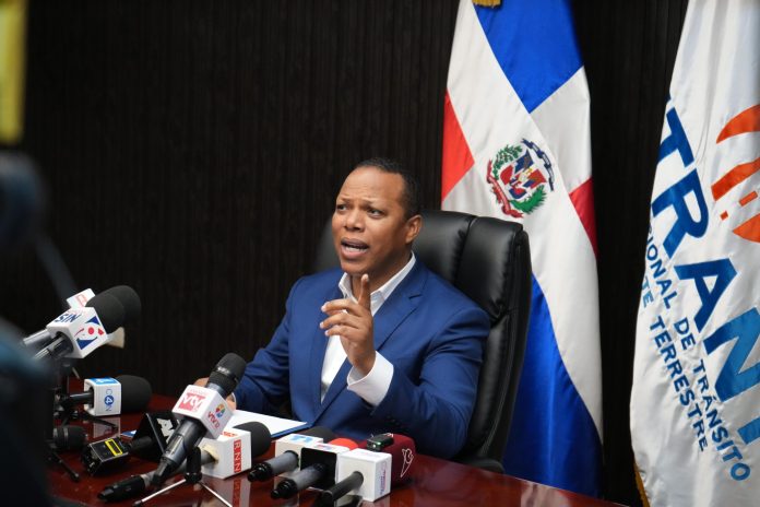 Intrant prohíbe paradas ilegales de motoristas en los corredores de autobuses