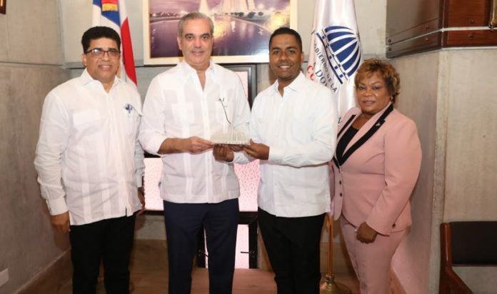 Presidente Abinader supervisa trabajos en el Faro a Colón en SDE