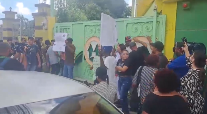 «Quiero mi cuarto», decenas de afectados por fraude en Coop-Herrera