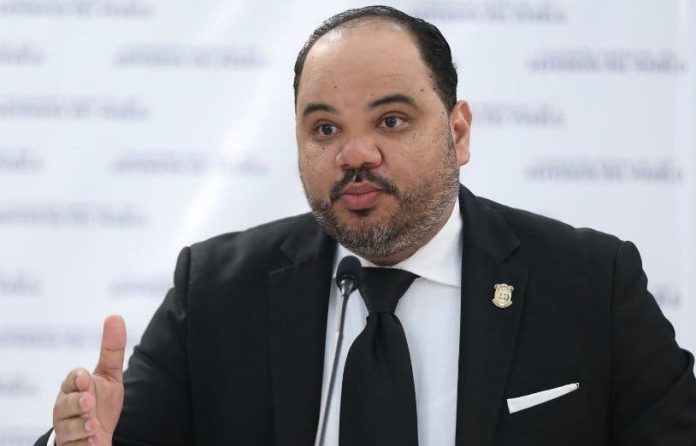 Piden al Defensor del Pueblo explicar en qué gasta el dinero que recibe la entidad