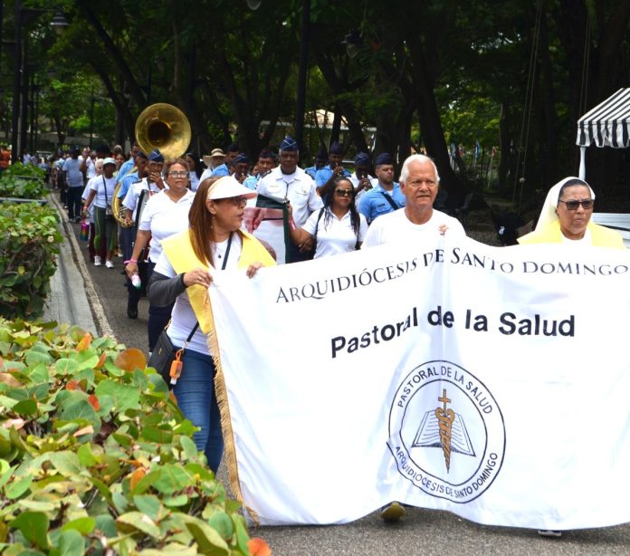 Pastoral de la Salud de la Arquidiócesis SD realiza caminata por la Semana de la Salud Mental
