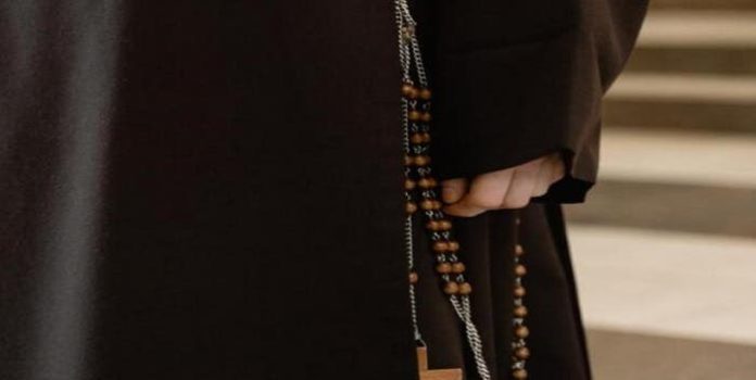 Detenida una monja por robar joyas y objetos de oro por valor de 80.000 euros