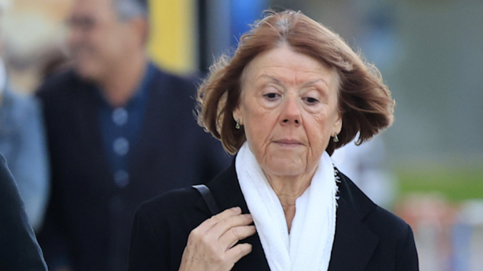 “Soy una mujer completamente destruida y no sé cómo me voy a levantar» dice Giséle Pelicot, en juicio por violación