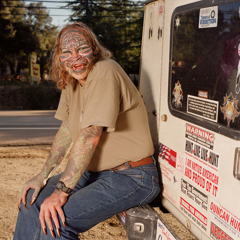 1730219045 530 Dennis Avner antes y despues se transformo fisicamente para parecerse