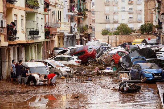 Valencia: Las impactantes imágenes de las inundaciones que han dejado decenas de muertos